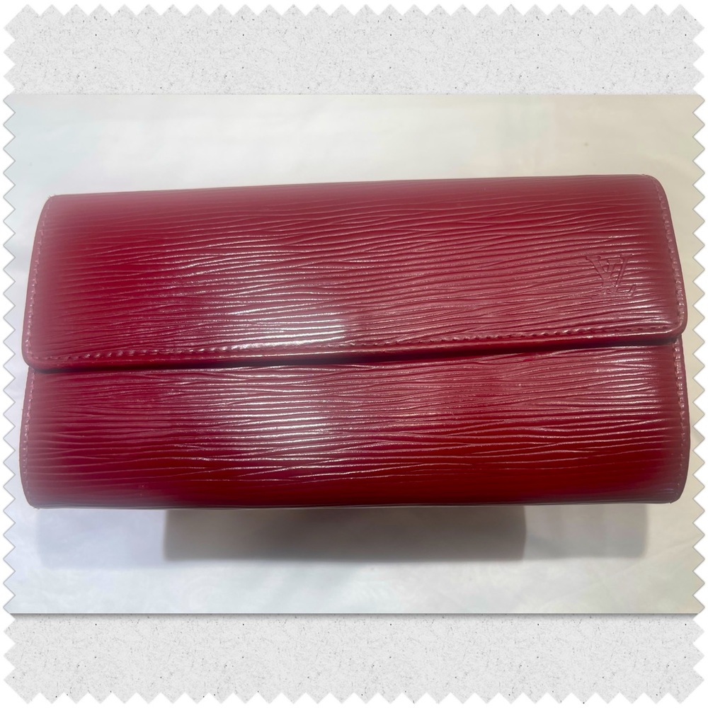 Louis Vuitton Epi Sarah Wallet With Silver Chain LV Crossbody